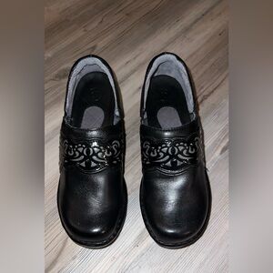 Women’s Ariat Bella Floral Inlay Black Slip On Shoes Clog Size 7 B